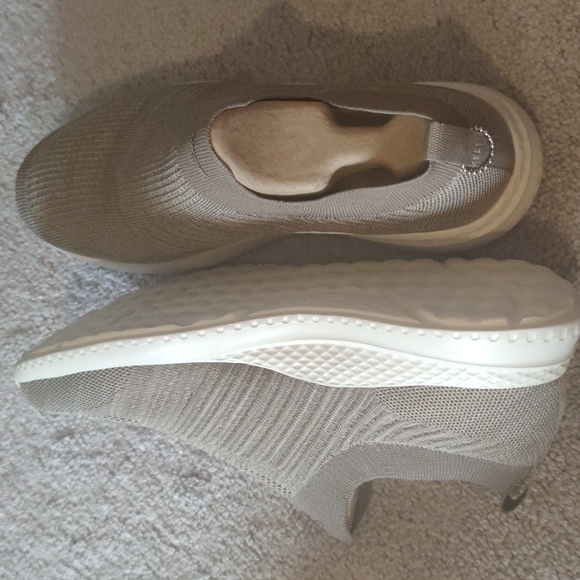 Sketchers brand new men - Picture 2 of 3